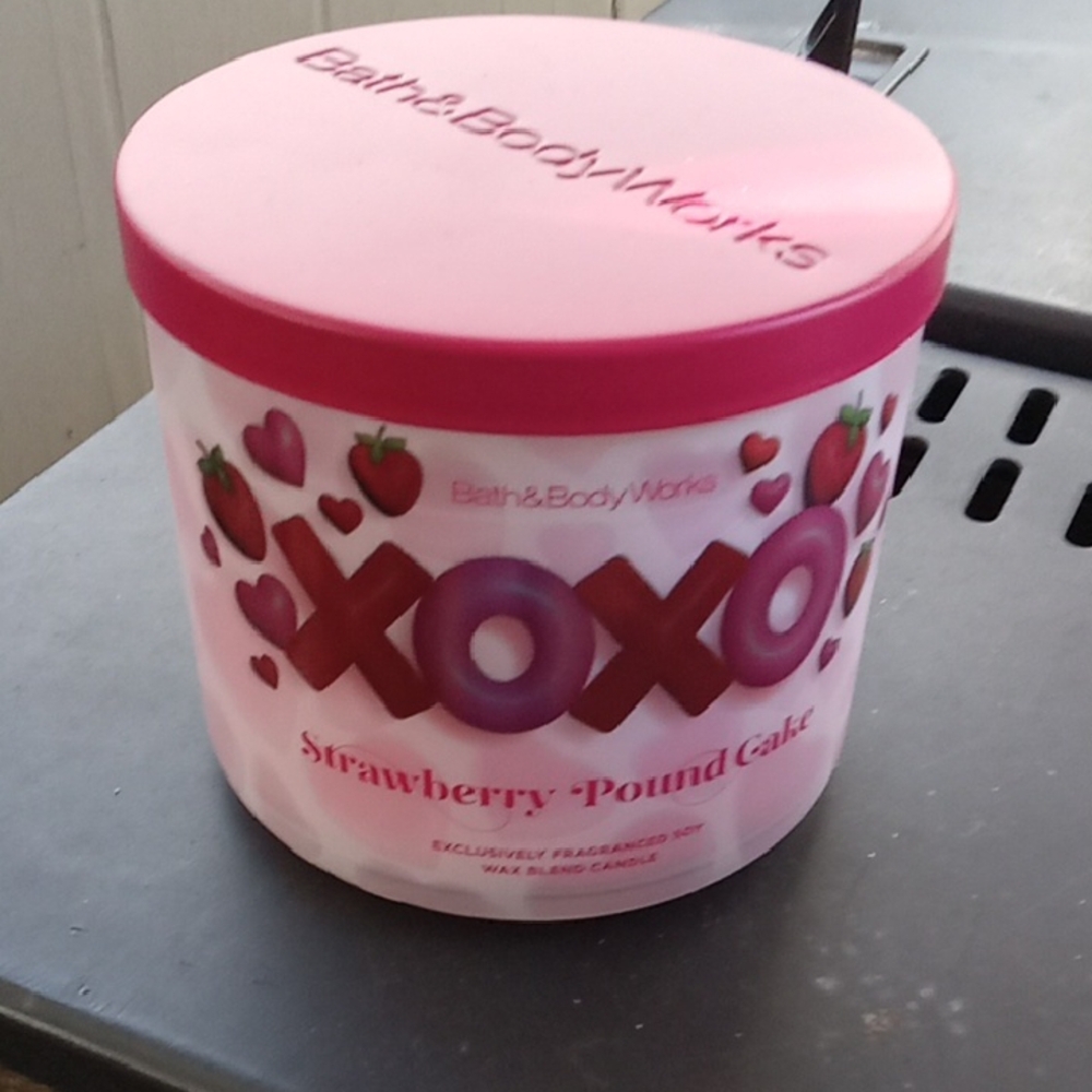 Bath & Body Works Strawberry Pound Cake Candle